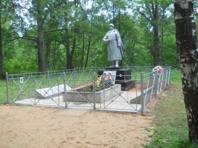 Братская могила воинов Советской Армии, погибших в 1944 г.