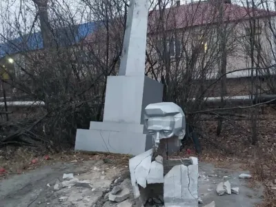 В Зырянке в ДТП поврежден бюст Василия Котенко