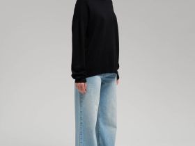 Легкий базовый джемпер свободного кроя