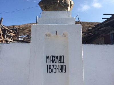 Памятник Махмуду