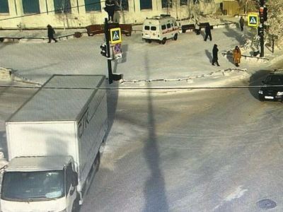 Четверых пешеходов сбил автомобиль на проспекте Ленина в Якутске            
                UPD