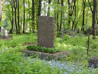 Могила Крумина Виктора (1901-1920), одного из первых комсомольцев Петрограда