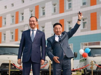 Новые авто для врачей Мирного