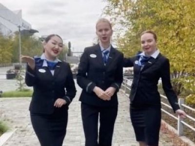 Видео: бортпроводники авиакомпании «Якутия» сменили форменную одежду на зимнюю