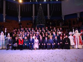 Лучших школьников чествовали на Ёлке главы Якутии