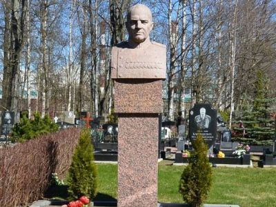 Могила советского флотоводца, Героя Советского Союза адмирала Ивана Степановича Юмашева (1895-1972)