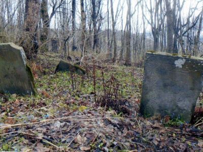 Стела надмогильная