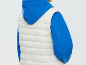 Утепленный жилет приталенного силуэта