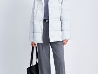 Куртка на кнопках с капюшоном