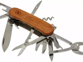 Складной многофункциональный нож Victorinox EvoWood S557, сталь X55CrMo14, рукоять ореховое дерево, коричневый