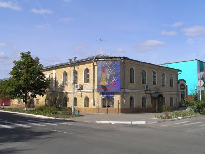 Дом с магазинами