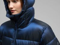 Удлиненный пуховик полуприлегающего силуэта