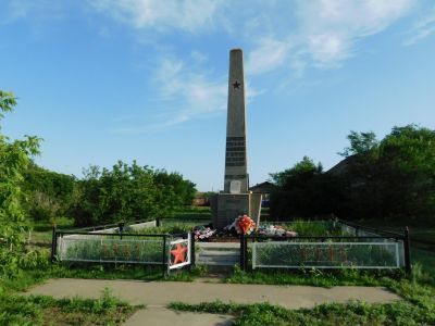 Братская могила советских воинов, погибших в период Сталинградской битвы