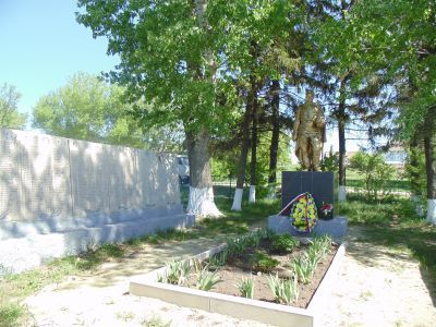 Братская могила воинов, погибших в 1941 - 1943 гг.