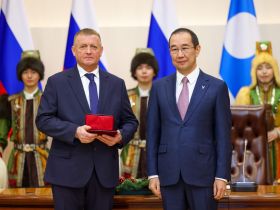 Айсен Николаев вручил государственные награды отличившимся якутянам