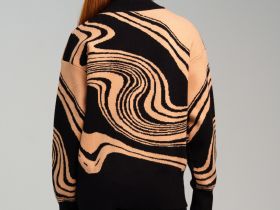 Свитер трикотажный для девочек