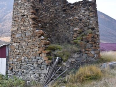 Башня Моураовых (осет. «Моурауты мæсыг»)