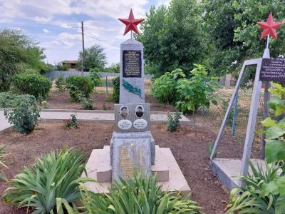 Братская могила советских воинов, погибших в период Сталинградской битвы