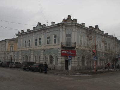 Дом жилой с воротами