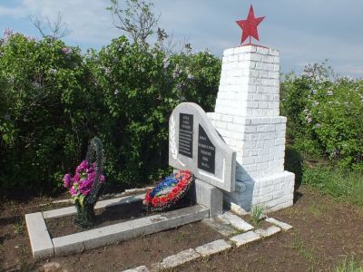 Братская могила участников гражданской войны, погибших от рук белогвардейцев в 1918 - 1920 гг.