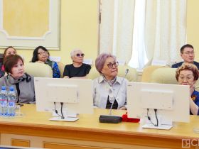 В Якутске с 75-летием поздравили заслуженного экономиста России Владимира Птицына