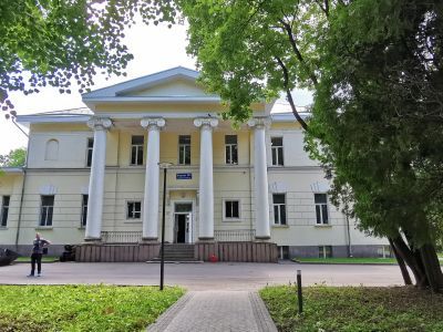 Главный дом с домовой церковью