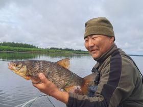 Рыбалка на Лене в районе устья реки Вилюй.  Трофейная рыбалка (щука, ленский осетр) с проживанием в турбазе.