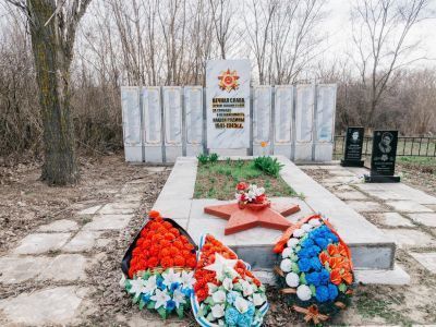 Братская могила советских воинов, погибших в период Сталинградской битвы