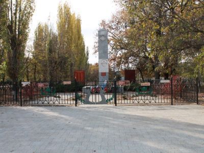 Братская могила советских воинов, погибших в период Сталинградской битвы