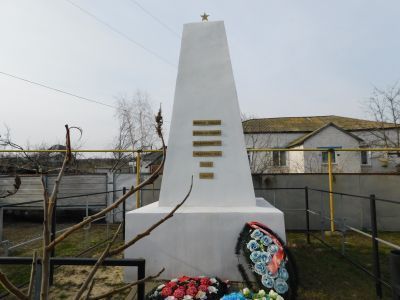 Братская могила советских воинов, погибших в период Сталинградской битвы