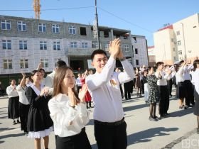 5,5 тысяч пар станцевали вальс Победы в Якутске