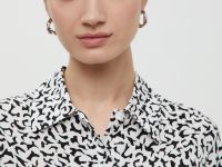 Блузка свободного силуэта с коротким рукавом