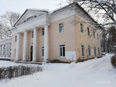 Западный флигель