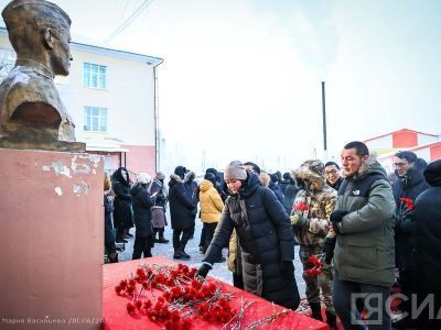 В Якутске почтили память первого Героя Советского Союза Федора Попова