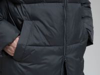 Стеганая куртка с капюшоном и меховой опушкой