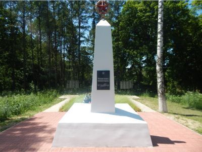 Братская могила воинов Советской Армии, погибших в боях и умерших в госпиталях в 1943 году