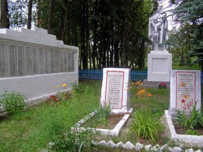 Могила Панкова Семена Трифоновича (1901-1931), председателя Староюрковичского сельского Совета, погибшего от рук кулаков