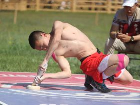 Даниил Слепцов стал победителем Игр Бэргэна на Ысыахе Туймаады