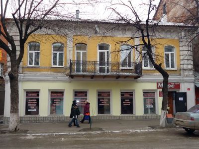 Дом жилой с магазином