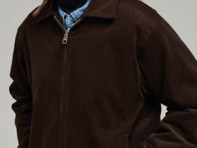 Легкий бомбер из вельвета с искусственным утеплителем