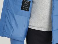 Утепленная стеганая куртка со съемным капюшоном