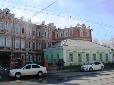 Здание медресе «Мухаммадия», где учились в 1889 - 1897 гг. писатель и драматург Камал Галиаскар, в 1893 - 1897 гг. революционер-большевик Хусаин Ямашев, в 1895 - 1904 гг. писатель и общественный деятель Фатих Амирхан, в 1900 - 1906 гг. драматург и артист 