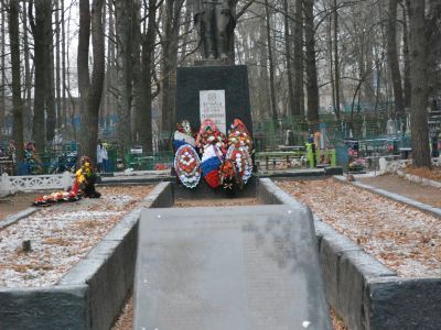 Воинское кладбище 117 советских воинов, погибших в 1941 и 1943 гг. в боях с немецко-фашистскими захватчиками