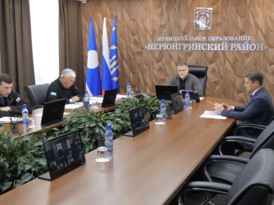 Премьер Якутии провел совещание по вопросам обеспечения топливом и северного завоза