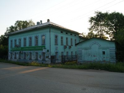 Дом, где родился и провел детские годы талантливый зодчий архитектор И.А. Чарушин, по проектам которого построено более 500 зданий