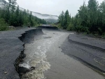 Сход селя и размывы: какие участки дорог закрыты в Якутии