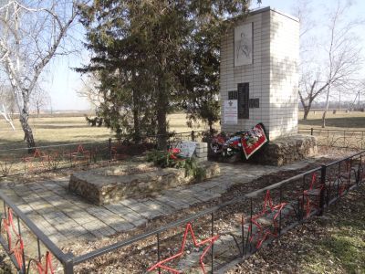Братская могила советских воинов, погибших в боях с фашистскими захватчиками