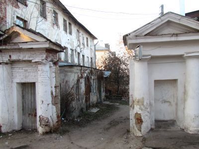 Ворота в ограде