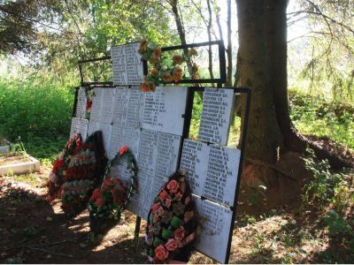 Воинское кладбище, где похоронены воины Советской Армии, погибшие в боях с немецко-фашистскими захватчиками в период Великой Отечественной войны