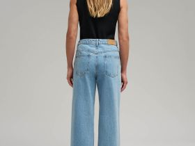 Джинсы расклешенного кроя